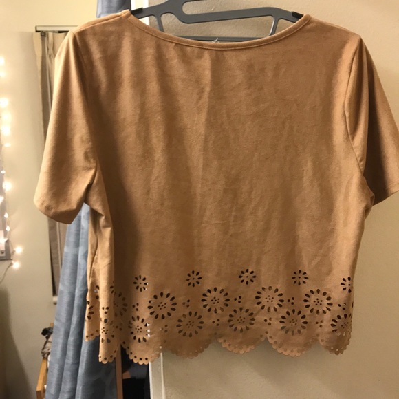 Agaci crop top w designs at the bottom - Picture 2 of 2